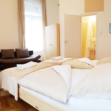 Westend Minihotel Budapest Bagian luar foto
