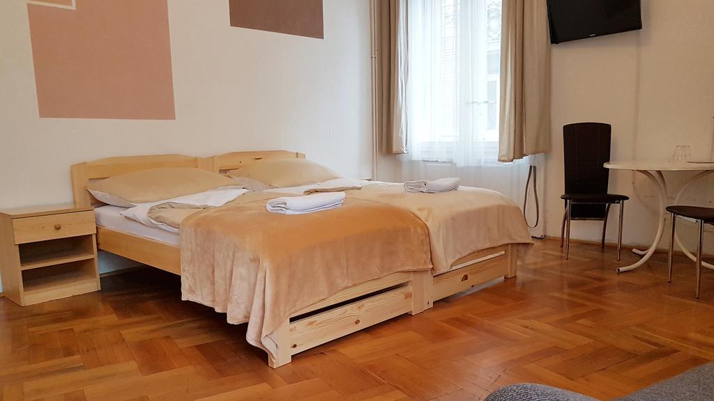 Westend Minihotel Budapest Bagian luar foto