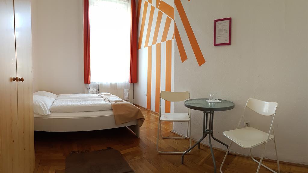Westend Minihotel Budapest Bagian luar foto