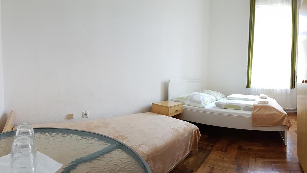 Westend Minihotel Budapest Bagian luar foto