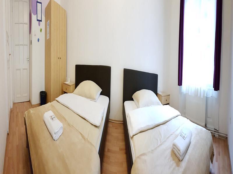 Westend Minihotel Budapest Bagian luar foto