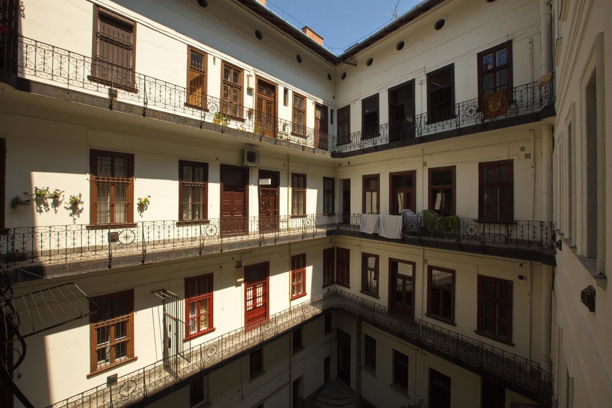 Westend Minihotel Budapest Bagian luar foto